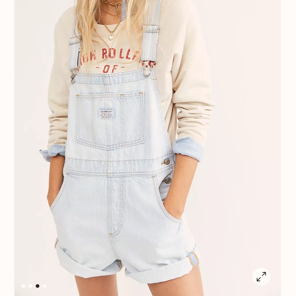 FREE PEOPLE LEVI VINTAGE SHORTS OVERALL LIGHT WASH